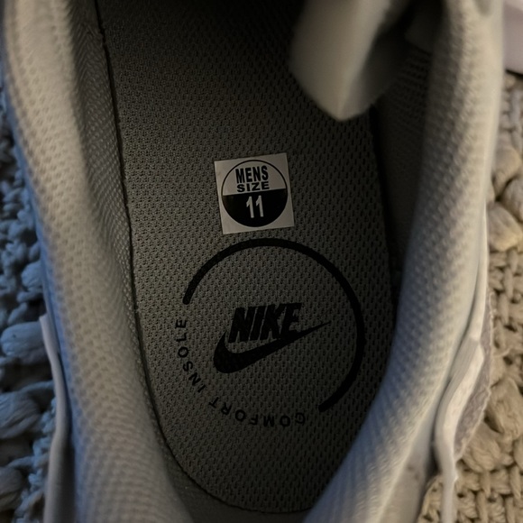 Brand new never worn NIKE sneakers - Picture 2 of 3